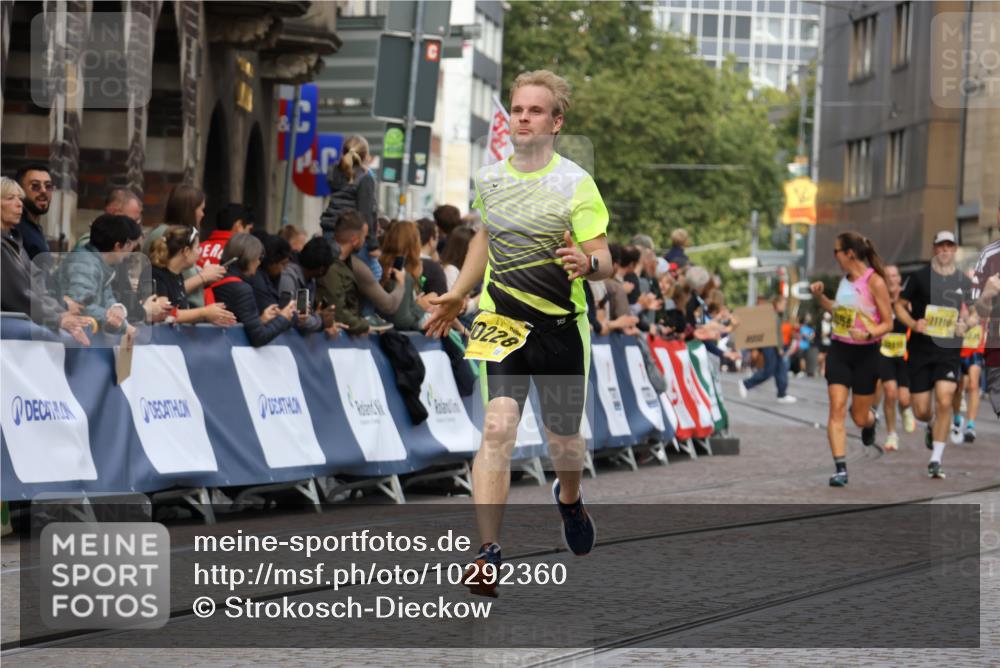 13.09.2026 - 21. swb-Marathon Bremen Strokosch-Dieckow http://msf.ph/oto/10292360 13.09.2026 10:46:31 Ziel 10447, 10992, 11706, 11925, 11926, 11956, 13529, 13609, 13612, 13640, 10590, 11155, 12035, 13511 meine-sportfotos.de