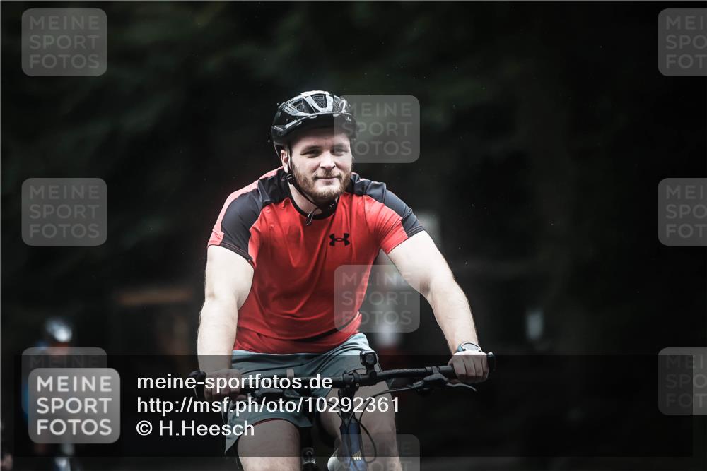 13.09.2026 - Stadtparktriathlon H.Heesch http://msf.ph/oto/10292361 13.09.2026 12:44:48 Radfahren 1078, 1102, 1121, 1134, 1148, 1157, 1247, 1256, 1257, 1258, 1302 meine-sportfotos.de