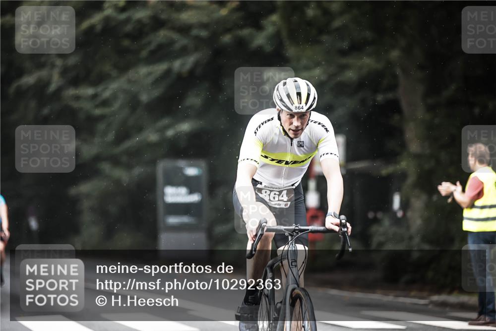 13.09.2026 - Stadtparktriathlon H.Heesch http://msf.ph/oto/10292363 13.09.2026 11:37:23 Radfahren 724, 761, 836, 864, 896, 906, 911, 926 meine-sportfotos.de