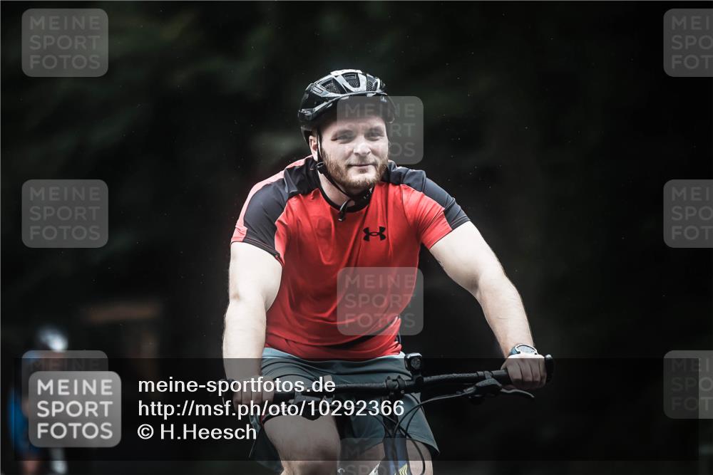 13.09.2026 - Stadtparktriathlon H.Heesch http://msf.ph/oto/10292366 13.09.2026 12:44:48 Radfahren 1078, 1102, 1121, 1134, 1148, 1157, 1247, 1256, 1257, 1258, 1302 meine-sportfotos.de