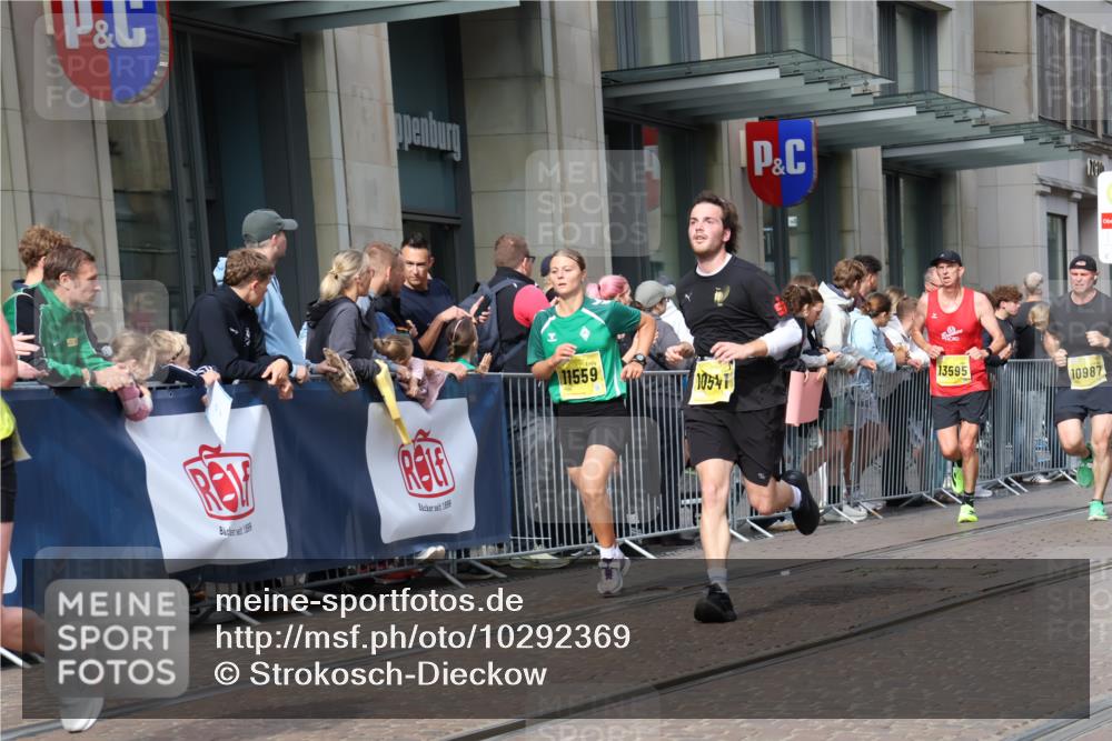 13.09.2026 - 21. swb-Marathon Bremen Strokosch-Dieckow http://msf.ph/oto/10292369 13.09.2026 10:45:37 Ziel 10436, 10464, 10987, 11015, 11279, 11559, 11762, 11845, 11956, 12033, 12069, 12087, 12556, 12557, 13529, 13595, 13612, 10318, 10352, 10398, 10536, 10541, 10583, 11063, 11088, 11209, 11232, 11478, 11559, 11695, 11749, 11835, 11845, 12054, 12087, 12290, 12355, 12475, 12534, 13532, 13628 meine-sportfotos.de