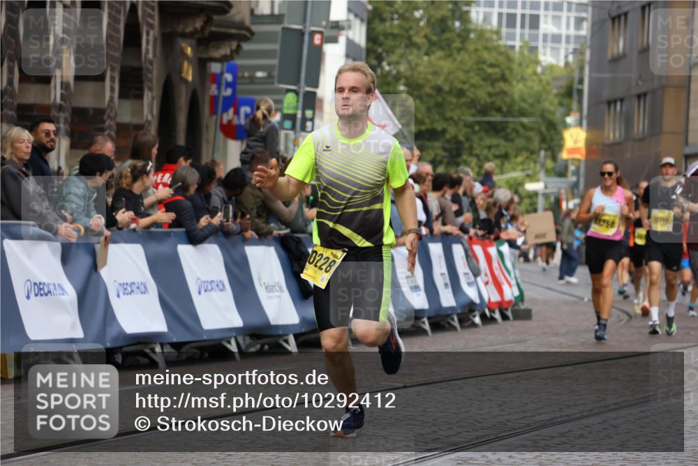 13.09.2026 - 21. swb-Marathon Bremen Strokosch-Dieckow http://msf.ph/oto/10292412 13.09.2026 10:46:31 Ziel 10447, 10992, 11706, 11925, 11926, 11956, 13529, 13609, 13612, 13640, 10590, 11155, 12035, 13511 meine-sportfotos.de
