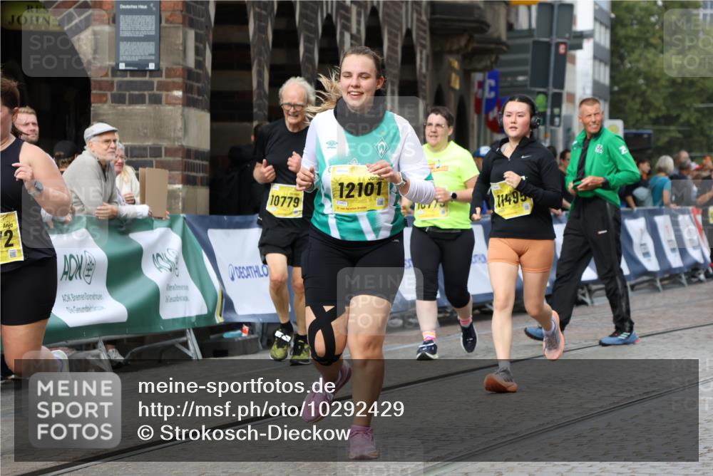 13.09.2026 - 21. swb-Marathon Bremen Strokosch-Dieckow http://msf.ph/oto/10292429 13.09.2026 11:17:22 Ziel 10295, 10335, 10999, 11355, 11461, 11653, 11867, 12089, 12287, 10472, 10979, 11709, 12334 meine-sportfotos.de