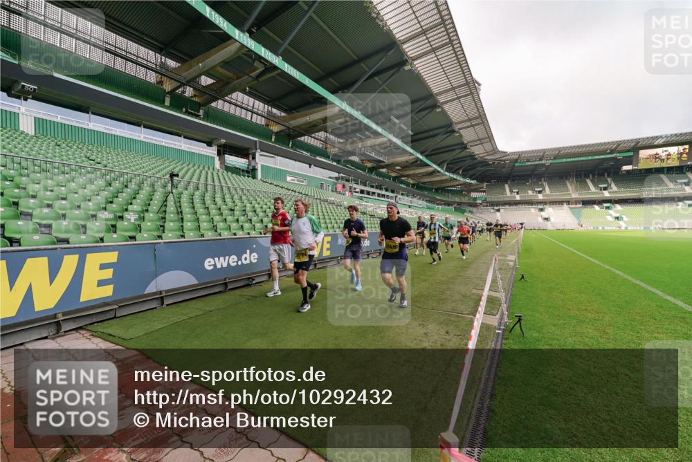 13.09.2026 - 21. swb-Marathon Bremen Michael Burmester http://msf.ph/oto/10292432 13.09.2026 10:28:41 Laufen im Stadion 10142, 10170, 10183, 10189, 10200, 10223, 10267, 10269, 10270, 10293, 10294, 10310, 10316, 10329, 10348, 10381, 10393, 10421, 10426, 10508, 10525, 10537, 10538, 10544, 10566, 10594, 10655, 10709, 10739, 10763, 10770, 10814, 10835, 10840, 10846, 10860, 10876, 10897, 10898, 10910, 10917, 10923, 10966, 10993, 11005, 11007, 11018, 11035, 11058, 11076, 11087, 11092, 11109, 11111, 11148, 11170 meine-sportfotos.de