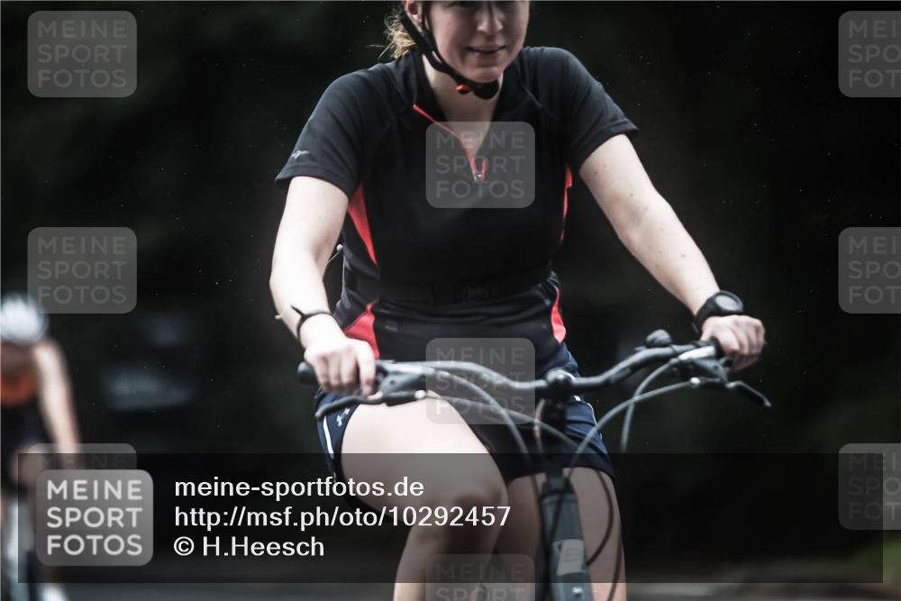 13.09.2026 - Stadtparktriathlon H.Heesch http://msf.ph/oto/10292457 13.09.2026 12:44:55 Radfahren 1078, 1081, 1102, 1134, 1157, 1233, 1247, 1256, 1258, 1302 meine-sportfotos.de
