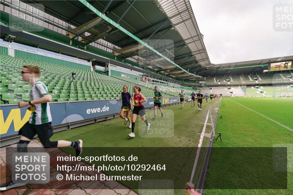 13.09.2026 - 21. swb-Marathon Bremen Michael Burmester http://msf.ph/oto/10292464 13.09.2026 10:28:44 Laufen im Stadion 10142, 10170, 10183, 10189, 10200, 10223, 10267, 10269, 10270, 10293, 10294, 10310, 10316, 10329, 10334, 10348, 10381, 10393, 10421, 10426, 10508, 10525, 10537, 10538, 10544, 10566, 10594, 10655, 10709, 10739, 10763, 10770, 10814, 10835, 10840, 10846, 10860, 10876, 10898, 10910, 10917, 10923, 10966, 10993, 11005, 11007, 11018, 11035, 11058, 11076, 11087, 11092, 11109, 11111, 11148, 11170 meine-sportfotos.de