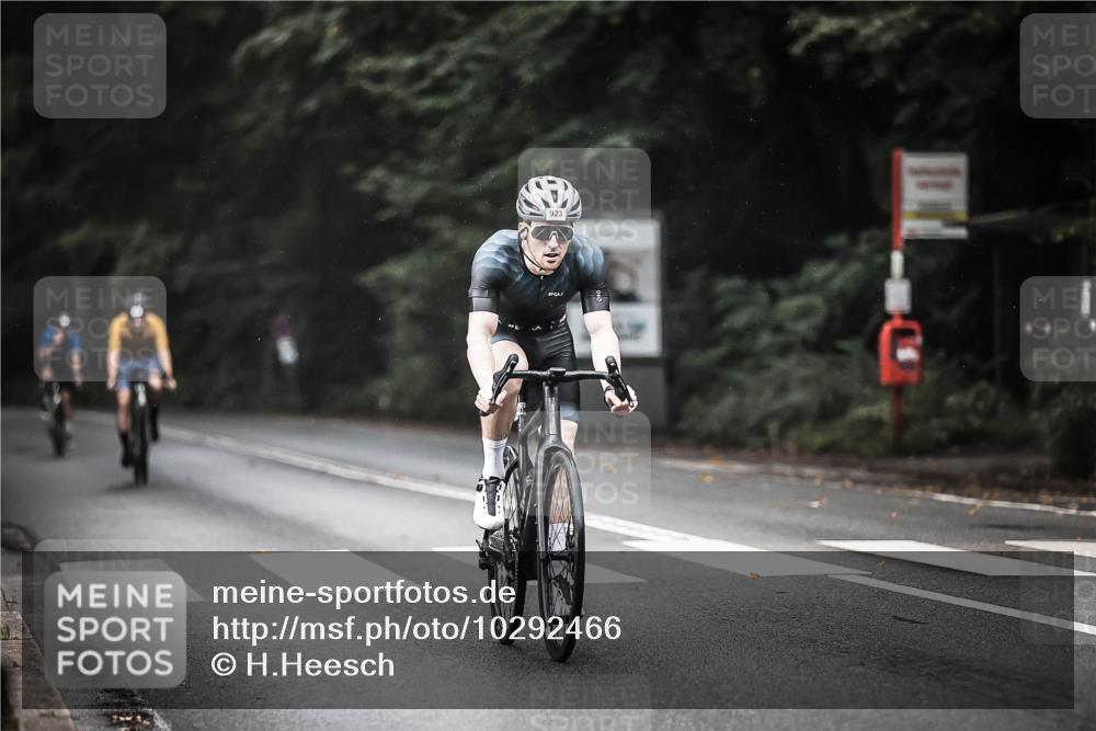 13.09.2026 - Stadtparktriathlon H.Heesch http://msf.ph/oto/10292466 13.09.2026 11:37:31 Radfahren 724, 829, 833, 836, 896, 923 meine-sportfotos.de