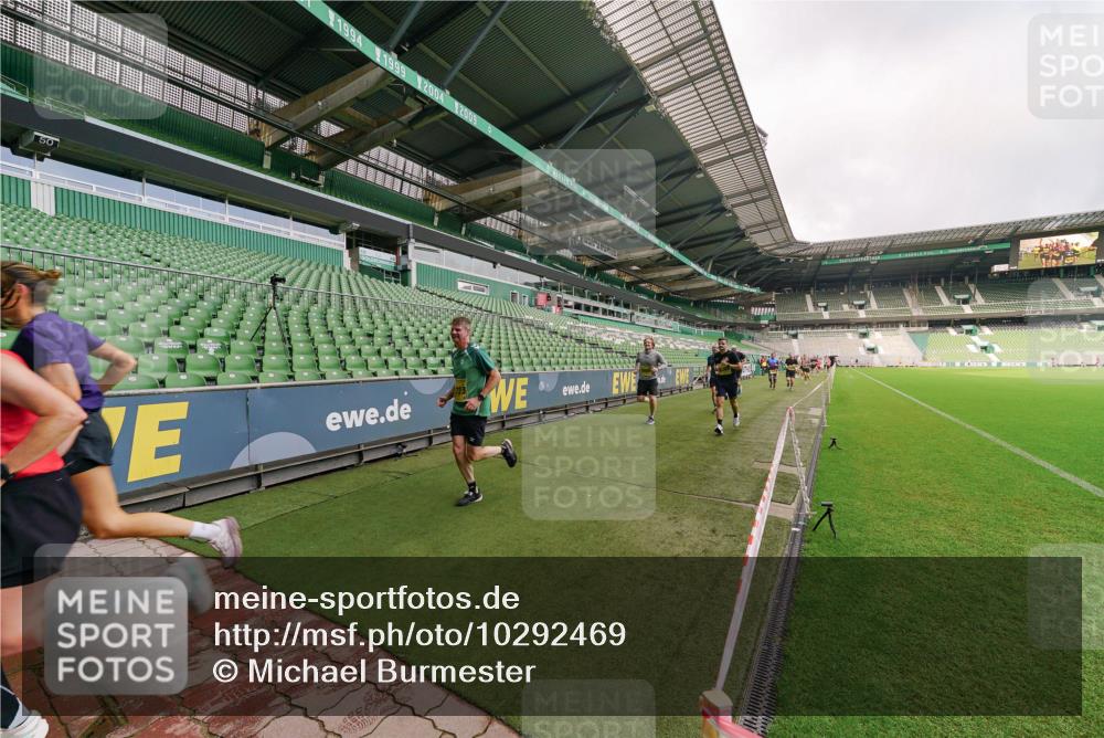 13.09.2026 - 21. swb-Marathon Bremen Michael Burmester http://msf.ph/oto/10292469 13.09.2026 10:28:44 Laufen im Stadion 10142, 10170, 10183, 10189, 10200, 10223, 10267, 10269, 10270, 10293, 10294, 10310, 10316, 10329, 10334, 10348, 10381, 10393, 10421, 10426, 10508, 10525, 10537, 10538, 10544, 10566, 10594, 10655, 10709, 10739, 10763, 10770, 10814, 10835, 10840, 10846, 10860, 10876, 10898, 10910, 10917, 10923, 10966, 10993, 11005, 11007, 11018, 11035, 11058, 11076, 11087, 11092, 11109, 11111, 11148, 11170 meine-sportfotos.de