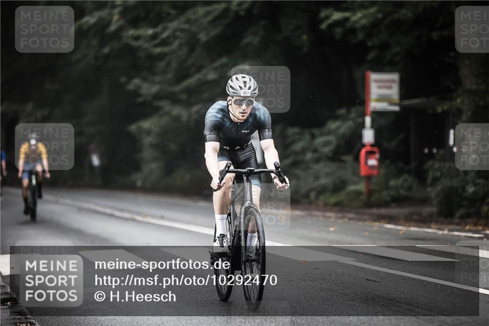 13.09.2026 - Stadtparktriathlon H.Heesch http://msf.ph/oto/10292470 13.09.2026 11:37:31 Radfahren 724, 829, 833, 836, 896, 923 meine-sportfotos.de