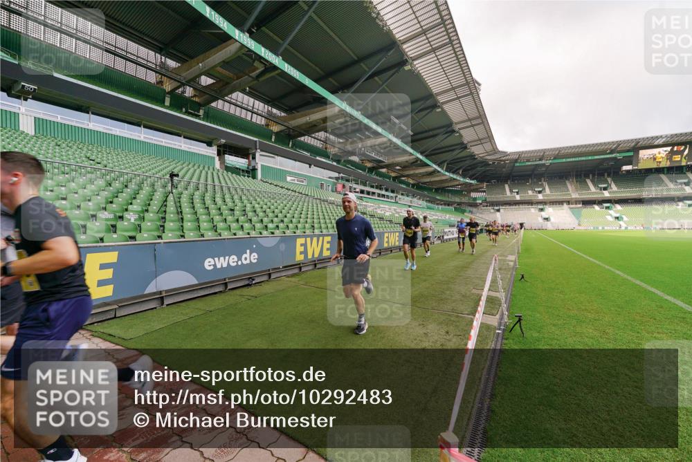13.09.2026 - 21. swb-Marathon Bremen Michael Burmester http://msf.ph/oto/10292483 13.09.2026 10:28:47 Laufen im Stadion 10142, 10162, 10170, 10183, 10189, 10200, 10223, 10267, 10270, 10293, 10294, 10316, 10329, 10334, 10348, 10381, 10393, 10421, 10426, 10508, 10525, 10537, 10538, 10544, 10594, 10655, 10709, 10739, 10763, 10770, 10814, 10835, 10840, 10846, 10860, 10876, 10910, 10917, 10923, 10966, 10993, 11005, 11007, 11018, 11035, 11058, 11076, 11087, 11092, 11109, 11111, 11148, 11170 meine-sportfotos.de