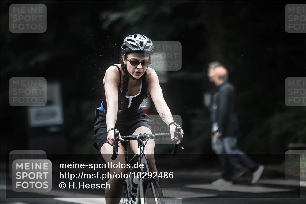 13.09.2026 - Stadtparktriathlon H.Heesch http://msf.ph/oto/10292486 13.09.2026 12:44:59 Radfahren 1081, 1233, 1258, 1286 meine-sportfotos.de