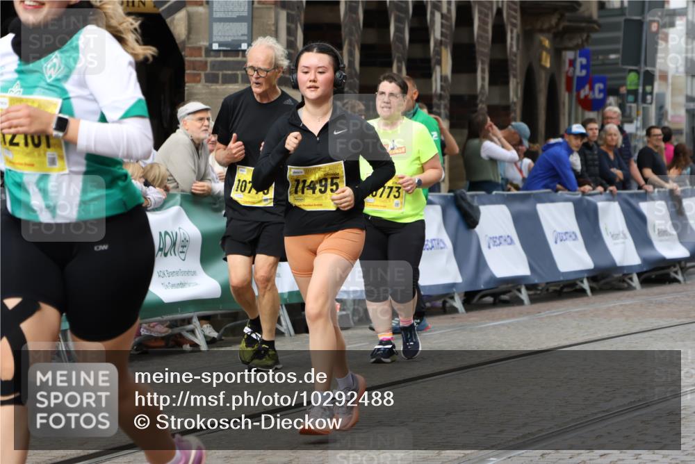 13.09.2026 - 21. swb-Marathon Bremen Strokosch-Dieckow http://msf.ph/oto/10292488 13.09.2026 11:17:24 Ziel 10295, 10335, 10999, 11355, 11461, 11653, 11672, 12101, 12287, 10472, 10756, 10979, 11709, 12334 meine-sportfotos.de