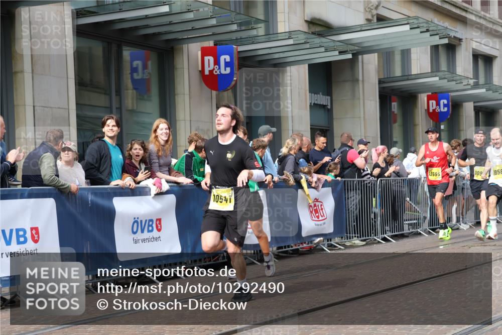 13.09.2026 - 21. swb-Marathon Bremen Strokosch-Dieckow http://msf.ph/oto/10292490 13.09.2026 10:45:38 Ziel 10436, 10464, 10987, 10992, 11015, 11279, 11762, 11956, 12033, 12069, 12556, 12557, 13529, 13595, 13612, 10318, 10352, 10398, 10464, 10536, 10541, 10583, 11063, 11088, 11209, 11232, 11478, 11559, 11749, 11835, 11845, 12054, 12087, 12290, 12355, 12475, 12534, 13532, 13628 meine-sportfotos.de