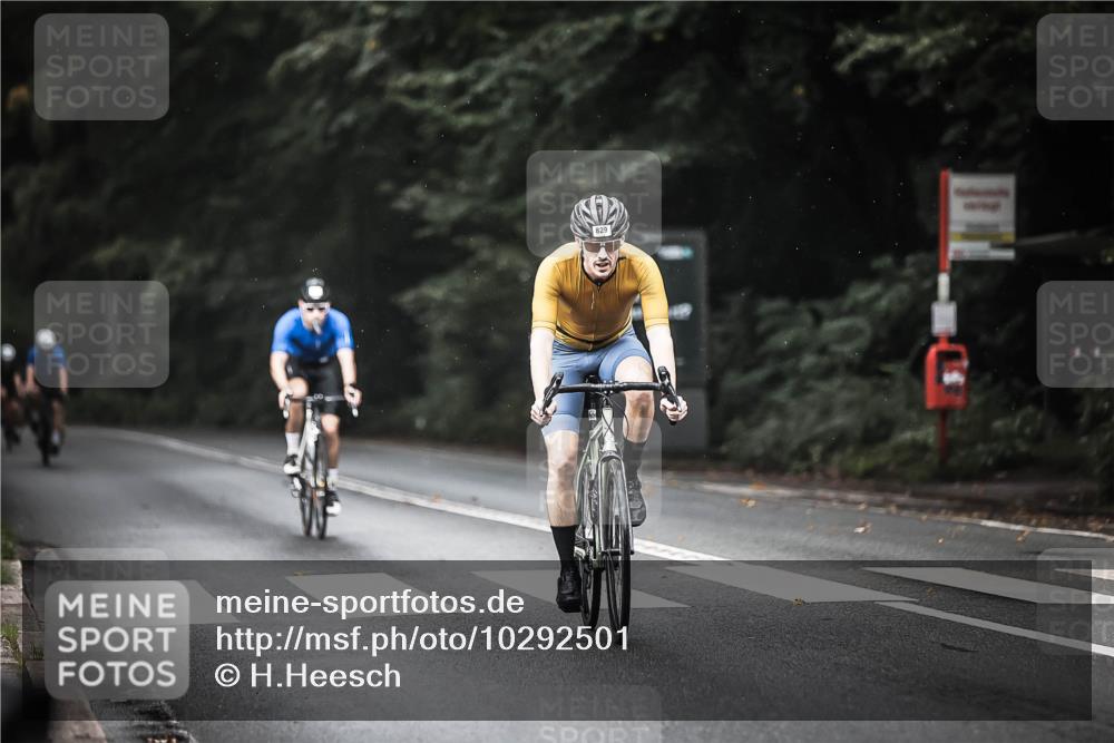 13.09.2026 - Stadtparktriathlon H.Heesch http://msf.ph/oto/10292501 13.09.2026 11:37:34 Radfahren 829, 833, 853, 923 meine-sportfotos.de