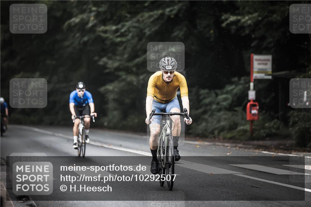 13.09.2026 - Stadtparktriathlon H.Heesch http://msf.ph/oto/10292507 13.09.2026 11:37:34 Radfahren 829, 833, 853, 923 meine-sportfotos.de