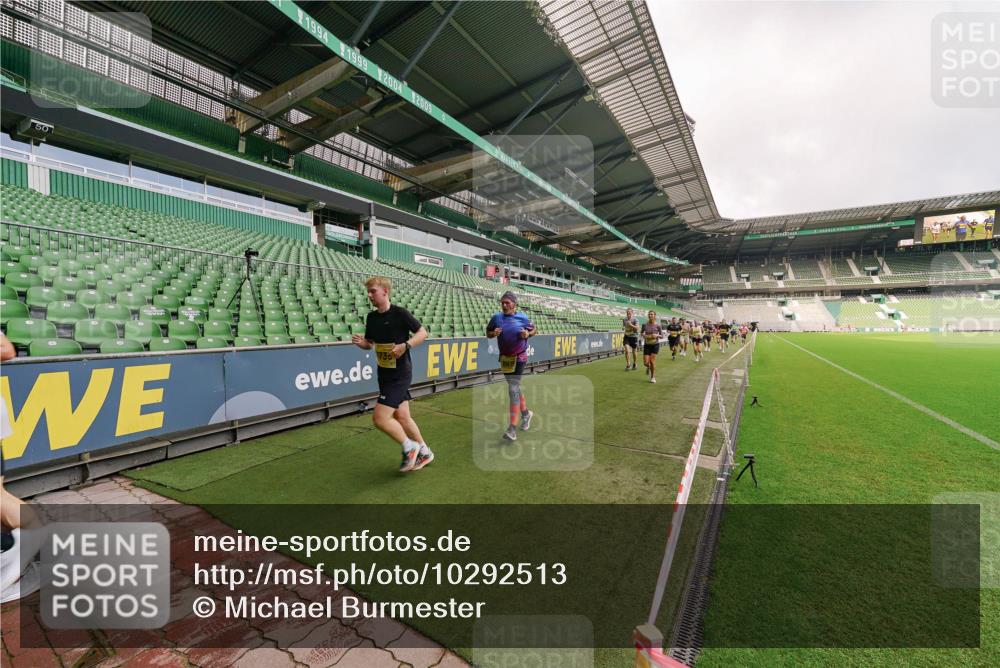 13.09.2026 - 21. swb-Marathon Bremen Michael Burmester http://msf.ph/oto/10292513 13.09.2026 10:28:51 Laufen im Stadion 10162, 10170, 10183, 10189, 10200, 10218, 10223, 10253, 10267, 10270, 10293, 10294, 10316, 10329, 10334, 10348, 10381, 10393, 10421, 10426, 10508, 10525, 10537, 10538, 10544, 10594, 10655, 10709, 10739, 10763, 10770, 10814, 10825, 10835, 10840, 10846, 10860, 10876, 10910, 10917, 10923, 10966, 10993, 11005, 11007, 11018, 11035, 11058, 11076, 11087, 11092, 11109, 11111, 11148, 11170 meine-sportfotos.de
