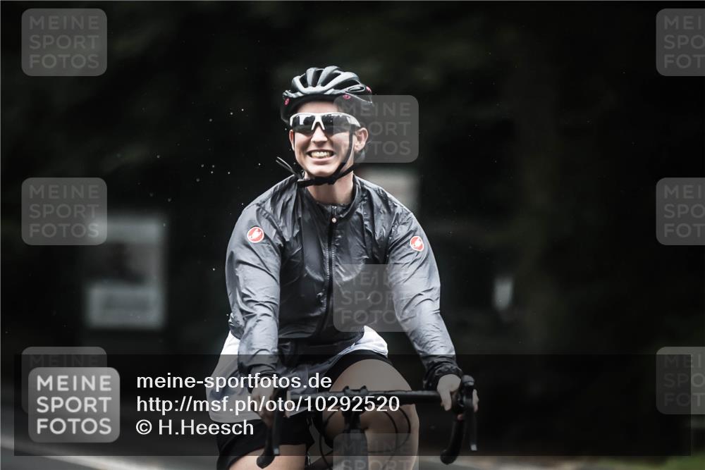 13.09.2026 - Stadtparktriathlon H.Heesch http://msf.ph/oto/10292520 13.09.2026 12:45:04 Radfahren 1081, 1203, 1270, 1286 meine-sportfotos.de