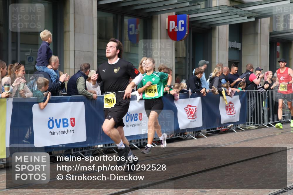 13.09.2026 - 21. swb-Marathon Bremen Strokosch-Dieckow http://msf.ph/oto/10292528 13.09.2026 10:45:38 Ziel 10436, 10464, 10987, 10992, 11015, 11279, 11762, 11956, 12033, 12069, 12556, 12557, 13529, 13595, 13612, 10318, 10352, 10398, 10464, 10536, 10541, 10583, 11063, 11088, 11209, 11232, 11478, 11559, 11749, 11835, 11845, 12054, 12087, 12290, 12355, 12475, 12534, 13532, 13628 meine-sportfotos.de