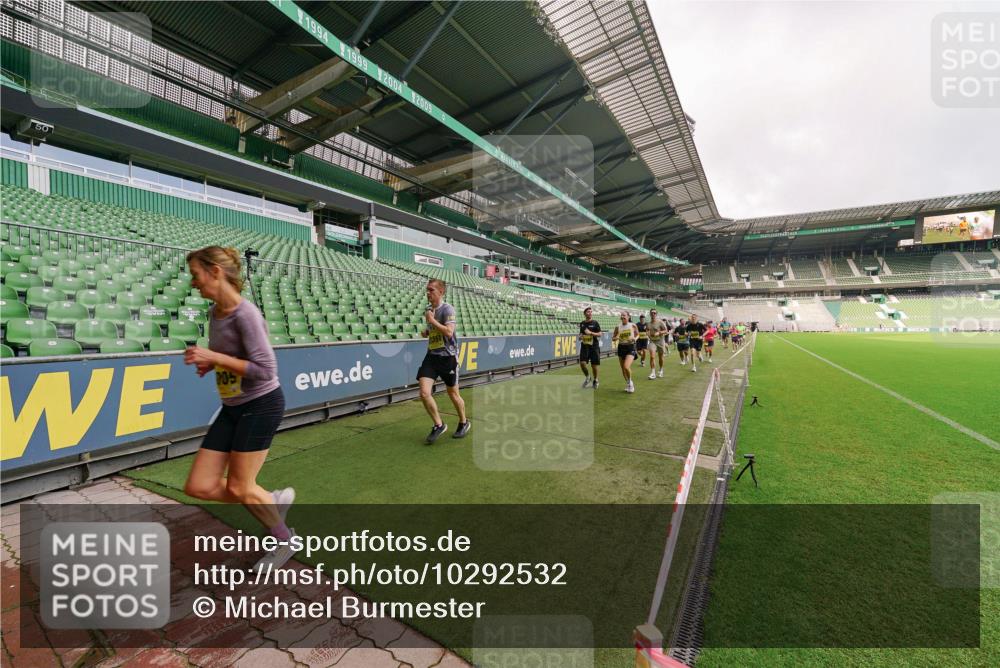 13.09.2026 - 21. swb-Marathon Bremen Michael Burmester http://msf.ph/oto/10292532 13.09.2026 10:28:54 Laufen im Stadion 10162, 10170, 10183, 10189, 10200, 10218, 10223, 10253, 10267, 10270, 10293, 10294, 10316, 10329, 10334, 10348, 10381, 10393, 10421, 10426, 10508, 10525, 10537, 10538, 10544, 10594, 10655, 10709, 10739, 10763, 10770, 10814, 10825, 10835, 10840, 10846, 10860, 10876, 10910, 10917, 10923, 10966, 10993, 11005, 11007, 11018, 11035, 11058, 11076, 11087, 11092, 11109, 11111, 11170 meine-sportfotos.de