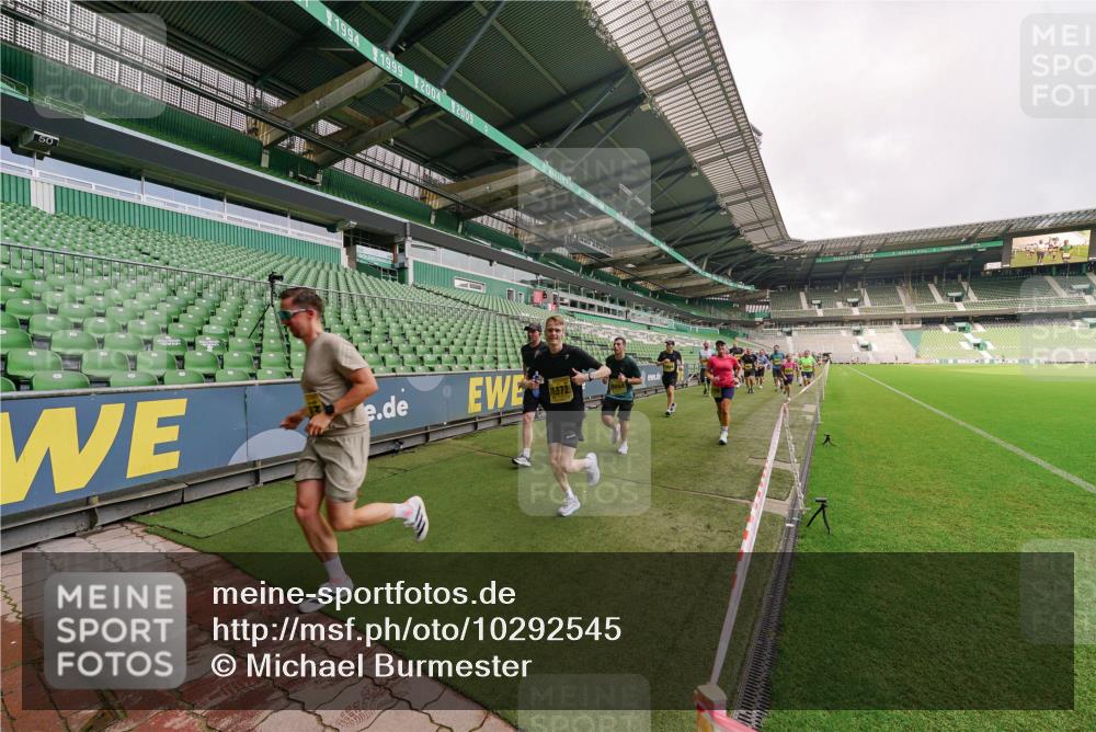 13.09.2026 - 21. swb-Marathon Bremen Michael Burmester http://msf.ph/oto/10292545 13.09.2026 10:28:57 Laufen im Stadion 10162, 10170, 10183, 10189, 10200, 10218, 10223, 10253, 10267, 10270, 10293, 10294, 10316, 10329, 10334, 10348, 10381, 10393, 10421, 10426, 10508, 10525, 10537, 10538, 10544, 10594, 10655, 10709, 10739, 10763, 10770, 10814, 10825, 10835, 10840, 10846, 10860, 10876, 10910, 10917, 10923, 10966, 10993, 11005, 11007, 11018, 11035, 11058, 11076, 11087, 11092, 11109, 11111, 11170 meine-sportfotos.de