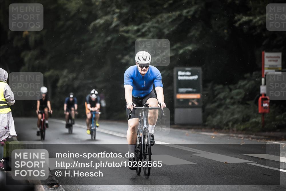 13.09.2026 - Stadtparktriathlon H.Heesch http://msf.ph/oto/10292565 13.09.2026 11:37:39 Radfahren 790, 824, 829, 833, 853, 903 meine-sportfotos.de