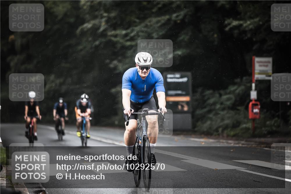 13.09.2026 - Stadtparktriathlon H.Heesch http://msf.ph/oto/10292570 13.09.2026 11:37:39 Radfahren 790, 824, 829, 833, 853, 903 meine-sportfotos.de