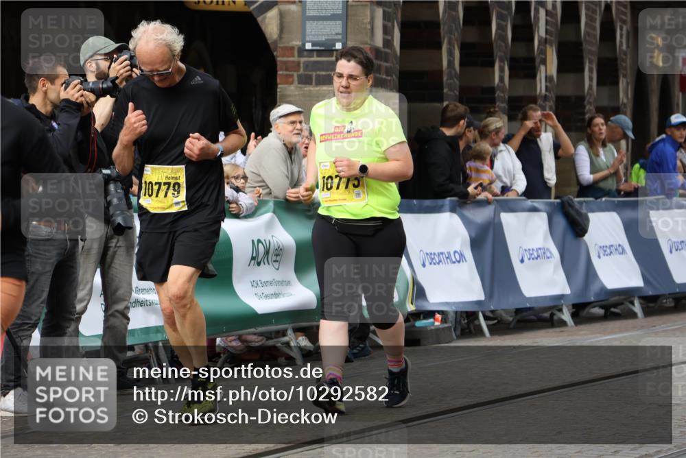 13.09.2026 - 21. swb-Marathon Bremen Strokosch-Dieckow http://msf.ph/oto/10292582 13.09.2026 11:17:25 Ziel 10295, 10335, 10999, 11355, 11461, 11495, 11653, 11672, 12101, 12287, 10472, 10756, 10979, 11709, 12334 meine-sportfotos.de