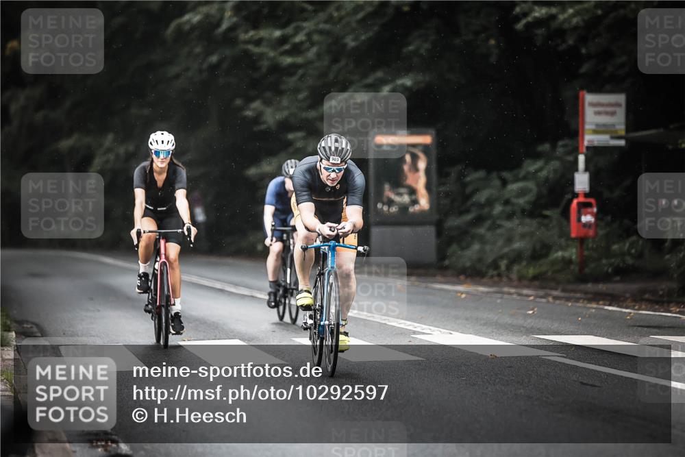 13.09.2026 - Stadtparktriathlon H.Heesch http://msf.ph/oto/10292597 13.09.2026 11:37:41 Radfahren 790, 824, 833, 853, 903 meine-sportfotos.de