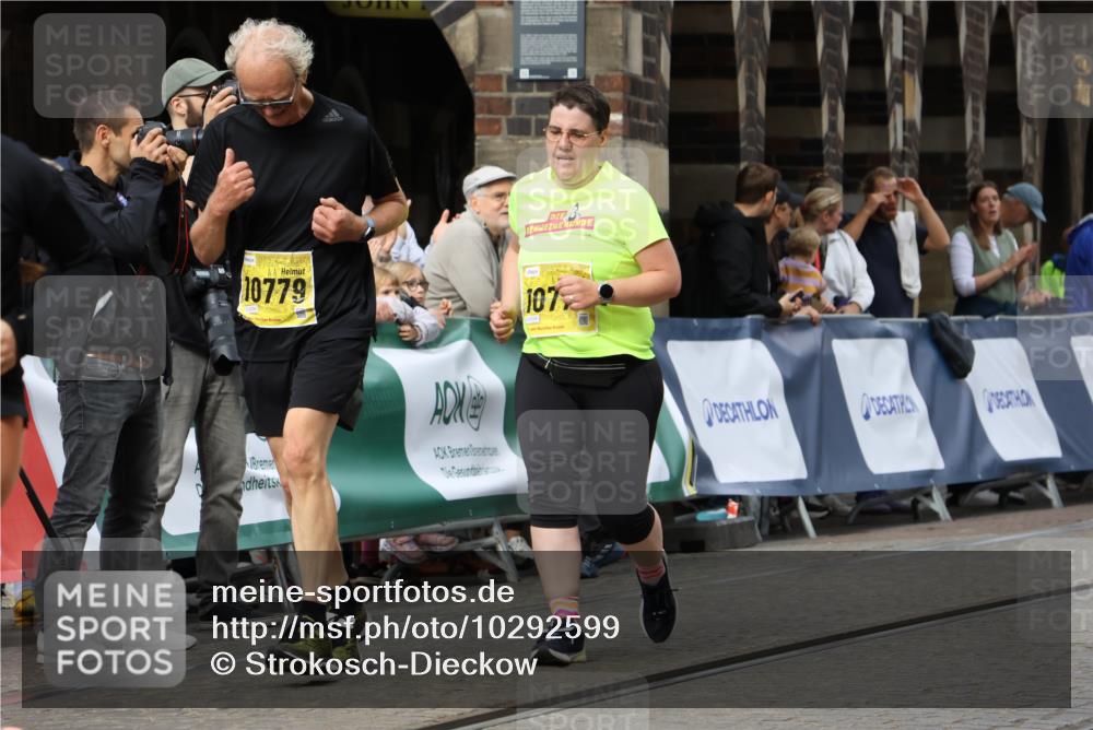 13.09.2026 - 21. swb-Marathon Bremen Strokosch-Dieckow http://msf.ph/oto/10292599 13.09.2026 11:17:25 Ziel 10295, 10335, 10999, 11355, 11461, 11495, 11653, 11672, 12101, 12287, 10472, 10756, 10979, 11709, 12334 meine-sportfotos.de