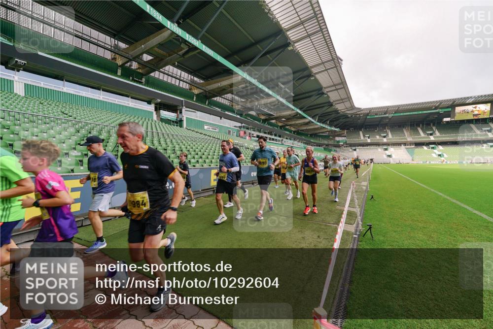 13.09.2026 - 21. swb-Marathon Bremen Michael Burmester http://msf.ph/oto/10292604 13.09.2026 10:29:03 Laufen im Stadion 10162, 10170, 10183, 10189, 10200, 10218, 10223, 10253, 10267, 10270, 10293, 10294, 10316, 10329, 10334, 10348, 10381, 10393, 10421, 10426, 10467, 10508, 10525, 10537, 10538, 10544, 10585, 10594, 10655, 10709, 10734, 10739, 10761, 10763, 10770, 10814, 10825, 10827, 10835, 10840, 10846, 10876, 10910, 10917, 10923, 10966, 10993, 11005, 11007, 11018, 11035, 11058, 11076, 11087, 11092, 11109, 11111, 11170 meine-sportfotos.de