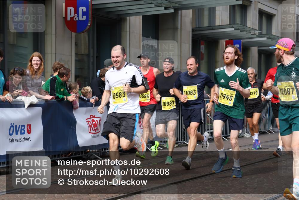 13.09.2026 - 21. swb-Marathon Bremen Strokosch-Dieckow http://msf.ph/oto/10292608 13.09.2026 10:45:39 Ziel 10436, 10447, 10987, 10992, 11015, 11279, 11762, 11956, 12033, 12069, 12556, 12557, 13529, 13595, 13612, 10318, 10352, 10398, 10464, 10536, 10541, 10583, 10987, 11063, 11088, 11209, 11232, 11478, 11559, 11749, 11835, 11845, 12054, 12087, 12290, 12355, 12475, 12534, 13532, 13628 meine-sportfotos.de