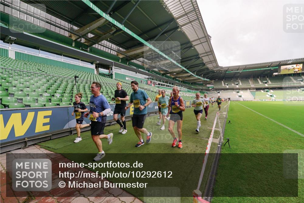 13.09.2026 - 21. swb-Marathon Bremen Michael Burmester http://msf.ph/oto/10292612 13.09.2026 10:29:04 Laufen im Stadion 10162, 10170, 10183, 10189, 10200, 10218, 10223, 10253, 10267, 10270, 10293, 10294, 10316, 10329, 10334, 10348, 10381, 10393, 10421, 10426, 10467, 10508, 10525, 10537, 10538, 10544, 10585, 10594, 10655, 10709, 10734, 10739, 10761, 10763, 10770, 10814, 10825, 10827, 10835, 10840, 10846, 10876, 10910, 10917, 10923, 10966, 10993, 11005, 11007, 11018, 11035, 11058, 11076, 11087, 11092, 11109, 11111, 11170 meine-sportfotos.de