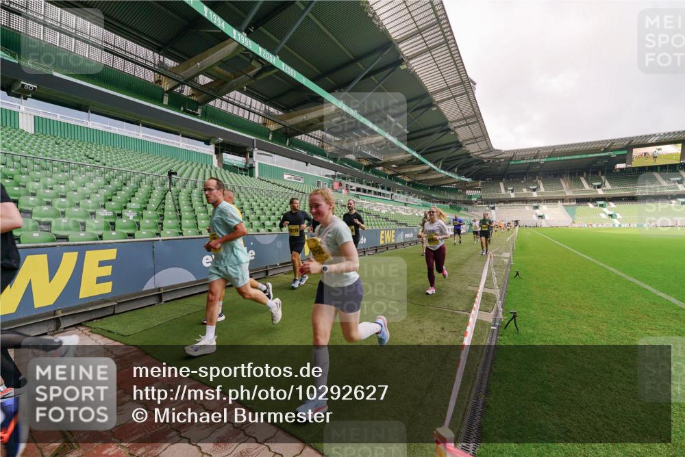 13.09.2026 - 21. swb-Marathon Bremen Michael Burmester http://msf.ph/oto/10292627 13.09.2026 10:29:05 Laufen im Stadion 10162, 10170, 10183, 10189, 10200, 10218, 10223, 10253, 10267, 10270, 10293, 10294, 10316, 10329, 10334, 10348, 10381, 10393, 10421, 10426, 10467, 10508, 10525, 10537, 10538, 10544, 10585, 10594, 10655, 10709, 10734, 10739, 10761, 10763, 10770, 10814, 10825, 10827, 10835, 10840, 10846, 10876, 10910, 10917, 10923, 10966, 10993, 11005, 11007, 11018, 11035, 11058, 11076, 11087, 11092, 11109, 11111, 11170 meine-sportfotos.de