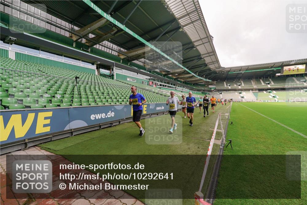13.09.2026 - 21. swb-Marathon Bremen Michael Burmester http://msf.ph/oto/10292641 13.09.2026 10:29:10 Laufen im Stadion 10162, 10170, 10183, 10189, 10200, 10218, 10223, 10253, 10267, 10270, 10293, 10294, 10316, 10329, 10334, 10348, 10381, 10393, 10421, 10426, 10467, 10508, 10525, 10537, 10538, 10544, 10585, 10594, 10655, 10709, 10734, 10739, 10761, 10763, 10764, 10770, 10814, 10825, 10827, 10835, 10840, 10846, 10876, 10910, 10917, 10923, 10966, 10993, 11005, 11007, 11018, 11035, 11058, 11076, 11087, 11092, 11109, 11170 meine-sportfotos.de