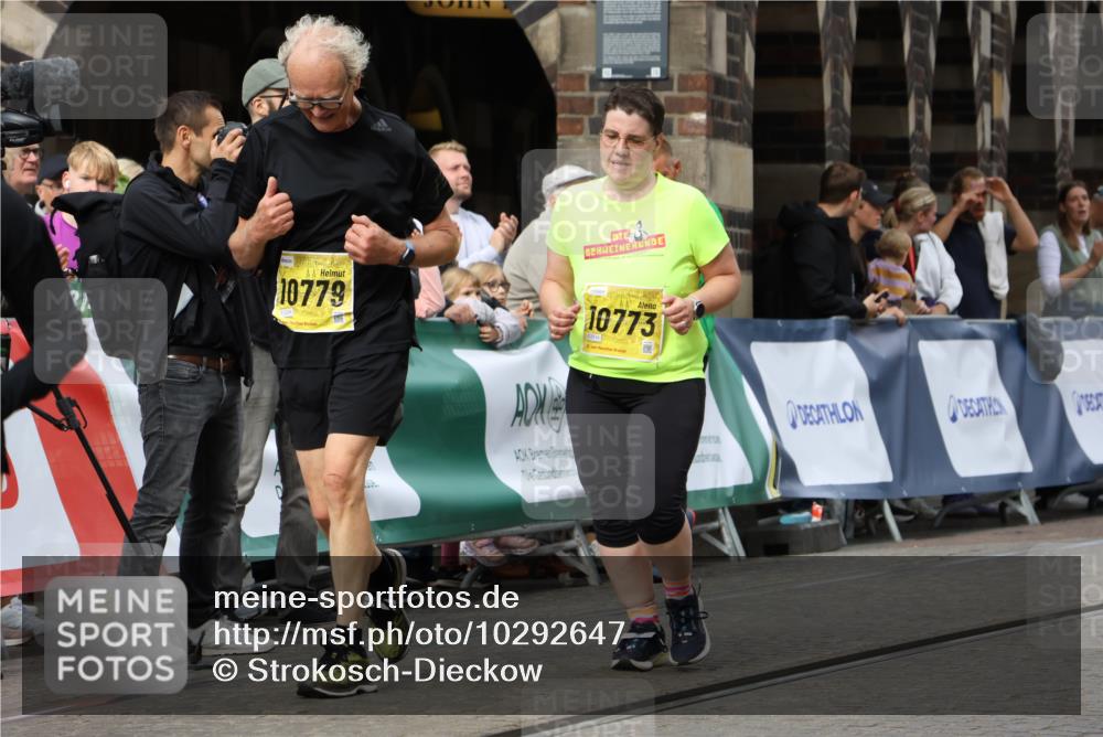 13.09.2026 - 21. swb-Marathon Bremen Strokosch-Dieckow http://msf.ph/oto/10292647 13.09.2026 11:17:25 Ziel 10295, 10335, 10999, 11355, 11461, 11495, 11653, 11672, 12101, 12287, 10472, 10756, 10979, 11709, 12334 meine-sportfotos.de