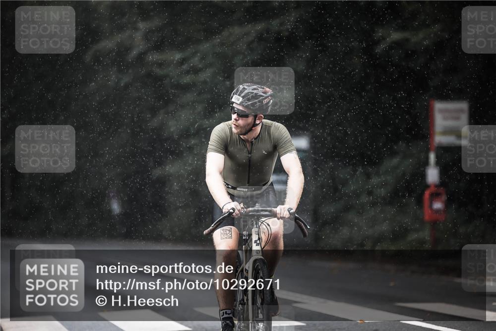 13.09.2026 - Stadtparktriathlon H.Heesch http://msf.ph/oto/10292671 13.09.2026 11:38:01 Radfahren 596 meine-sportfotos.de