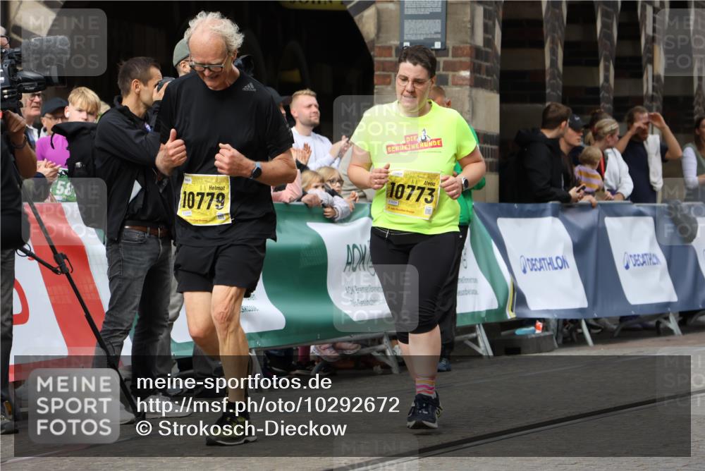 13.09.2026 - 21. swb-Marathon Bremen Strokosch-Dieckow http://msf.ph/oto/10292672 13.09.2026 11:17:25 Ziel 10295, 10335, 10999, 11355, 11461, 11495, 11653, 11672, 12101, 12287, 10472, 10756, 10979, 11709, 12334 meine-sportfotos.de