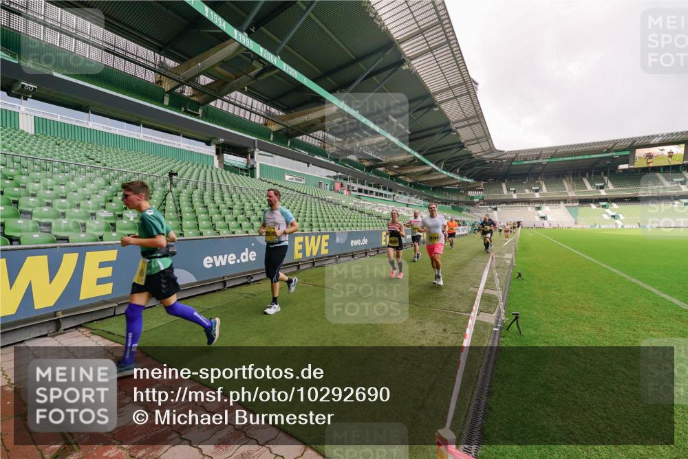 13.09.2026 - 21. swb-Marathon Bremen Michael Burmester http://msf.ph/oto/10292690 13.09.2026 10:29:17 Laufen im Stadion 10162, 10170, 10183, 10189, 10200, 10218, 10233, 10253, 10267, 10270, 10293, 10294, 10316, 10329, 10334, 10348, 10381, 10393, 10421, 10426, 10452, 10467, 10508, 10525, 10537, 10538, 10544, 10585, 10594, 10655, 10709, 10734, 10739, 10761, 10763, 10764, 10770, 10814, 10825, 10827, 10835, 10840, 10876, 10887, 10906, 10910, 10917, 10923, 10966, 10993, 11005, 11007, 11018, 11035, 11058, 11087, 11092, 11109, 11170 meine-sportfotos.de