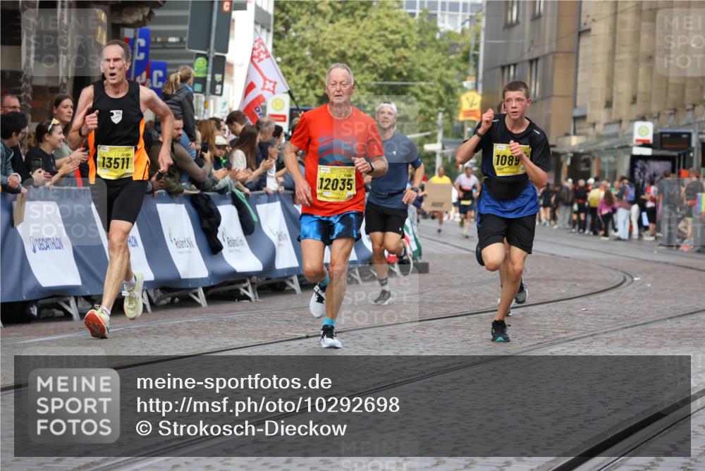 13.09.2026 - 21. swb-Marathon Bremen Strokosch-Dieckow http://msf.ph/oto/10292698 13.09.2026 10:46:41 Ziel 10228, 11110, 11287, 11356, 11706, 11925, 11926, 13609, 13640, 10289, 10445, 10504, 11199, 11661, 11783, 12364, 12375 meine-sportfotos.de