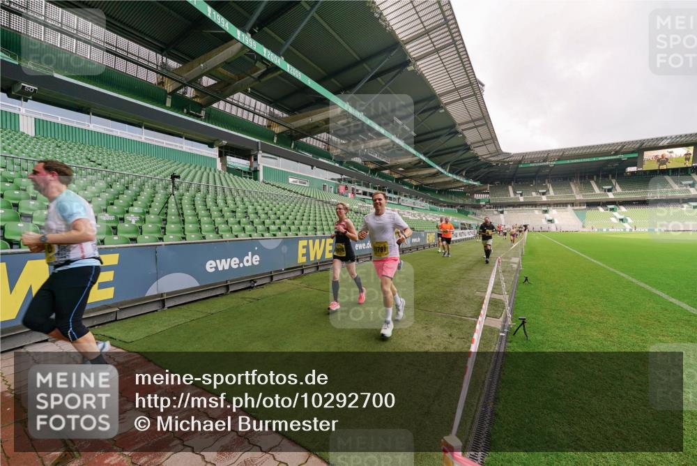 13.09.2026 - 21. swb-Marathon Bremen Michael Burmester http://msf.ph/oto/10292700 13.09.2026 10:29:17 Laufen im Stadion 10162, 10170, 10183, 10189, 10200, 10218, 10233, 10253, 10267, 10270, 10293, 10294, 10316, 10329, 10334, 10348, 10381, 10393, 10421, 10426, 10452, 10467, 10508, 10525, 10537, 10538, 10544, 10585, 10594, 10655, 10709, 10734, 10739, 10761, 10763, 10764, 10770, 10814, 10825, 10827, 10835, 10840, 10876, 10887, 10906, 10910, 10917, 10923, 10966, 10993, 11005, 11007, 11018, 11035, 11058, 11087, 11092, 11109, 11170 meine-sportfotos.de