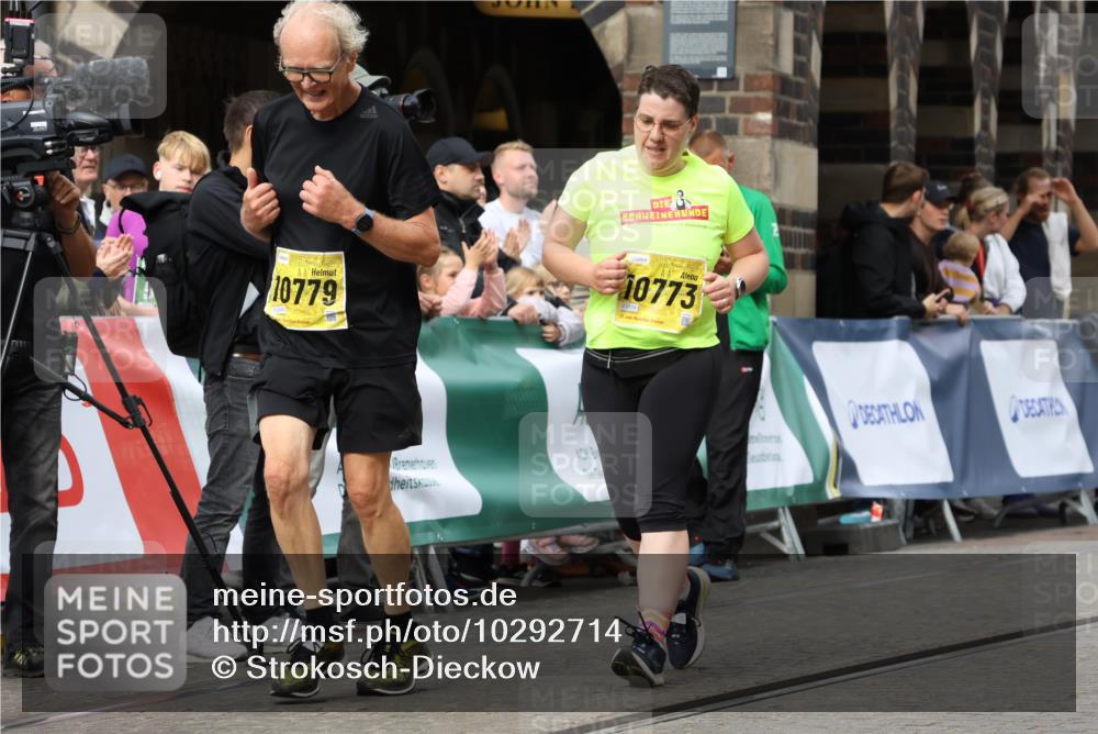 13.09.2026 - 21. swb-Marathon Bremen Strokosch-Dieckow http://msf.ph/oto/10292714 13.09.2026 11:17:25 Ziel 10295, 10335, 10999, 11355, 11461, 11495, 11653, 11672, 12101, 12287, 10472, 10756, 10979, 11709, 12334 meine-sportfotos.de