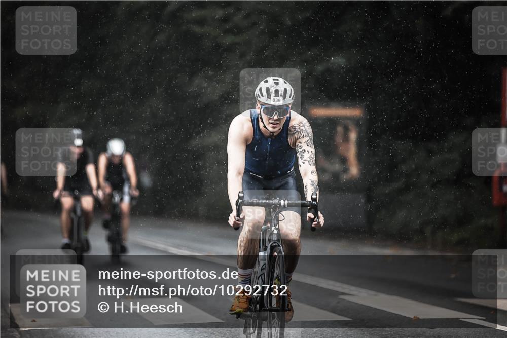 13.09.2026 - Stadtparktriathlon H.Heesch http://msf.ph/oto/10292732 13.09.2026 11:38:10 Radfahren 839, 871, 877, 882, 946 meine-sportfotos.de