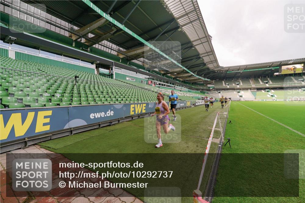 13.09.2026 - 21. swb-Marathon Bremen Michael Burmester http://msf.ph/oto/10292737 13.09.2026 10:29:24 Laufen im Stadion 10162, 10170, 10183, 10189, 10193, 10200, 10218, 10233, 10253, 10267, 10270, 10294, 10316, 10329, 10334, 10348, 10381, 10392, 10421, 10426, 10452, 10467, 10508, 10525, 10537, 10538, 10544, 10585, 10594, 10652, 10655, 10709, 10734, 10739, 10761, 10763, 10764, 10770, 10808, 10814, 10825, 10827, 10835, 10840, 10876, 10887, 10906, 10910, 10923, 10966, 10993, 11002, 11005, 11007, 11018, 11035, 11058, 11087, 11092, 11109, 11170 meine-sportfotos.de