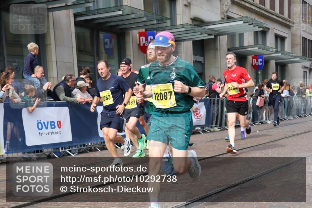 13.09.2026 - 21. swb-Marathon Bremen Strokosch-Dieckow http://msf.ph/oto/10292738 13.09.2026 10:45:40 Ziel 10436, 10447, 10992, 11015, 11279, 11762, 11956, 12033, 12069, 12556, 12557, 13529, 13595, 13612, 10318, 10352, 10398, 10464, 10536, 10541, 10583, 10987, 11063, 11088, 11209, 11232, 11478, 11559, 11749, 11835, 11845, 12087, 12290, 12355, 12475, 12534, 13532, 13595, 13628 meine-sportfotos.de