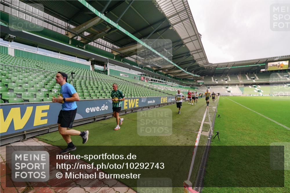 13.09.2026 - 21. swb-Marathon Bremen Michael Burmester http://msf.ph/oto/10292743 13.09.2026 10:29:26 Laufen im Stadion 10162, 10170, 10183, 10189, 10193, 10200, 10218, 10233, 10253, 10267, 10270, 10294, 10316, 10329, 10334, 10348, 10381, 10392, 10421, 10426, 10452, 10467, 10508, 10525, 10537, 10538, 10544, 10585, 10652, 10655, 10709, 10734, 10739, 10761, 10763, 10764, 10770, 10808, 10814, 10825, 10827, 10835, 10840, 10876, 10887, 10906, 10910, 10923, 10966, 10993, 11002, 11005, 11007, 11018, 11035, 11058, 11087, 11092, 11109, 11170 meine-sportfotos.de