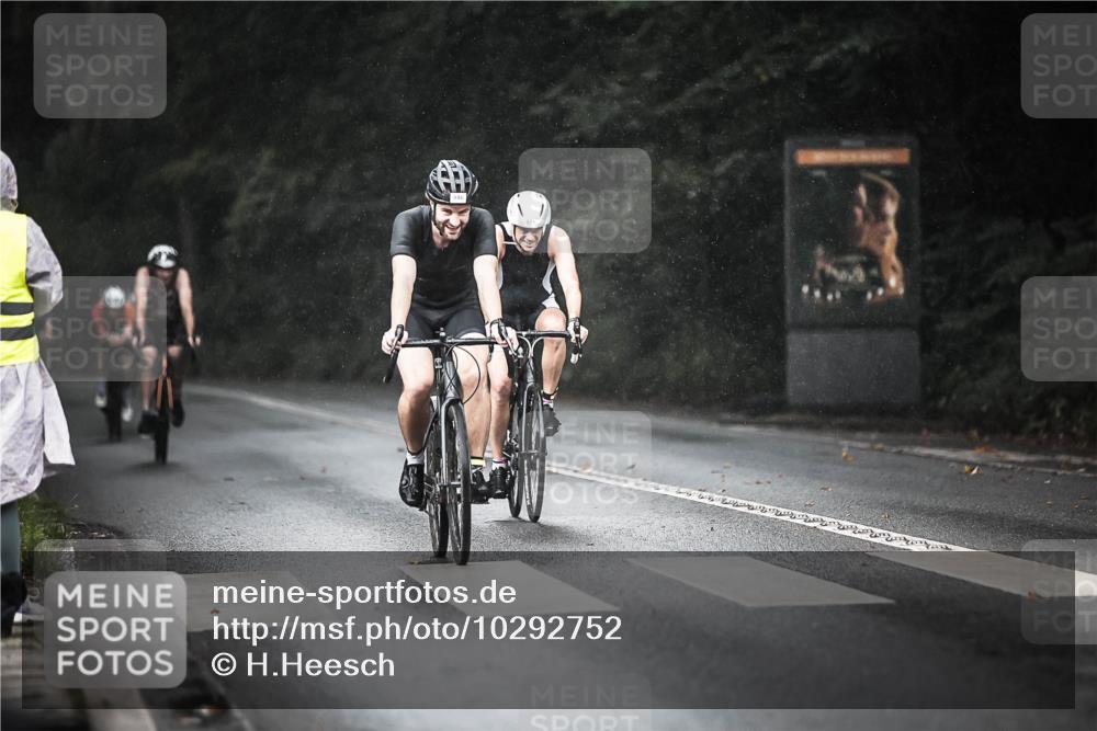 13.09.2026 - Stadtparktriathlon H.Heesch http://msf.ph/oto/10292752 13.09.2026 11:38:11 Radfahren 839, 871, 877, 882, 946 meine-sportfotos.de