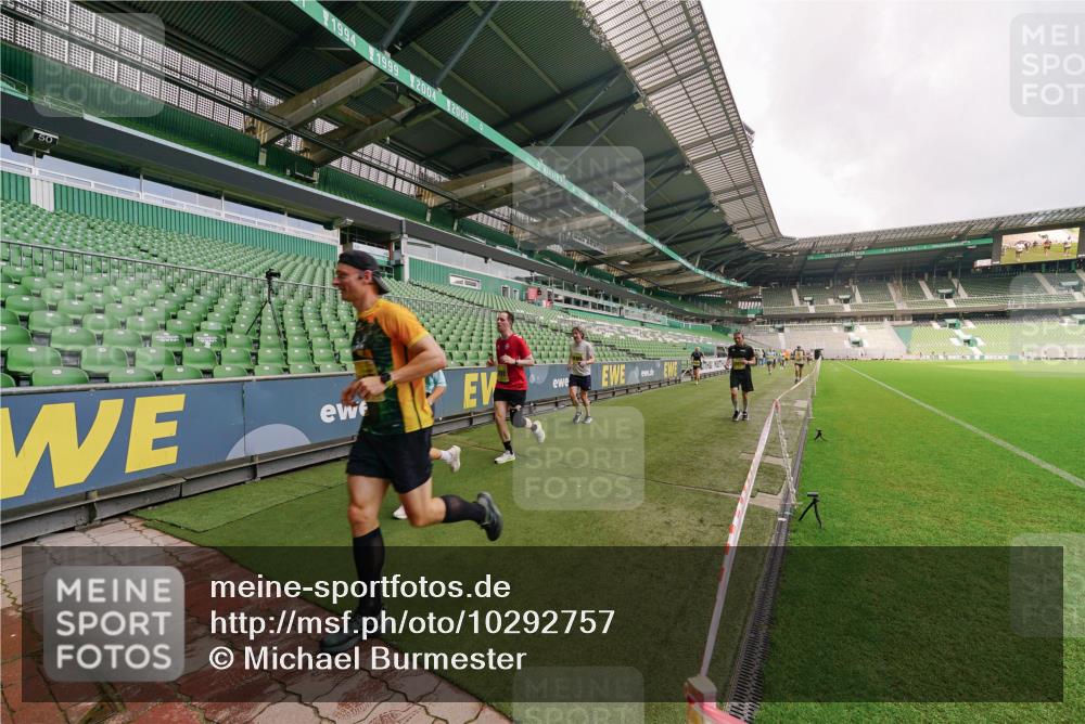 13.09.2026 - 21. swb-Marathon Bremen Michael Burmester http://msf.ph/oto/10292757 13.09.2026 10:29:30 Laufen im Stadion 10162, 10170, 10183, 10193, 10200, 10218, 10233, 10253, 10267, 10270, 10294, 10316, 10329, 10334, 10348, 10381, 10392, 10421, 10426, 10452, 10467, 10525, 10537, 10538, 10544, 10585, 10641, 10652, 10655, 10709, 10734, 10739, 10761, 10763, 10764, 10770, 10780, 10808, 10814, 10825, 10827, 10835, 10840, 10876, 10887, 10906, 10910, 10923, 10966, 10993, 11002, 11005, 11007, 11018, 11035, 11058, 11087, 11092, 11109, 11170 meine-sportfotos.de