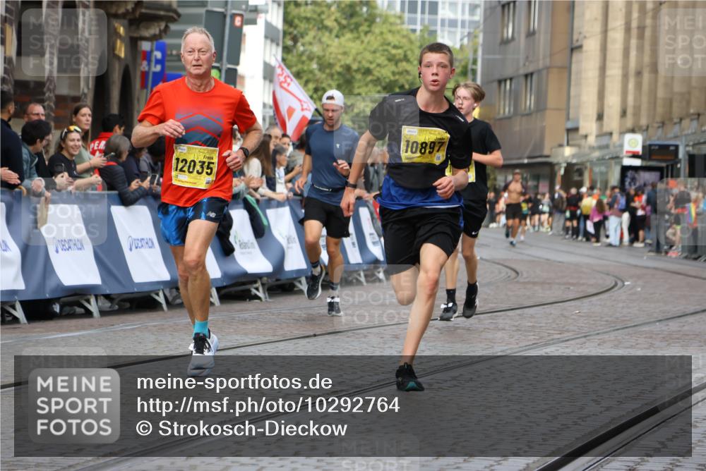 13.09.2026 - 21. swb-Marathon Bremen Strokosch-Dieckow http://msf.ph/oto/10292764 13.09.2026 10:46:42 Ziel 10228, 10897, 11110, 11287, 11356, 11706, 11926, 13609, 10289, 10445, 10504, 11199, 11212, 11661, 11783, 12364, 12375 meine-sportfotos.de