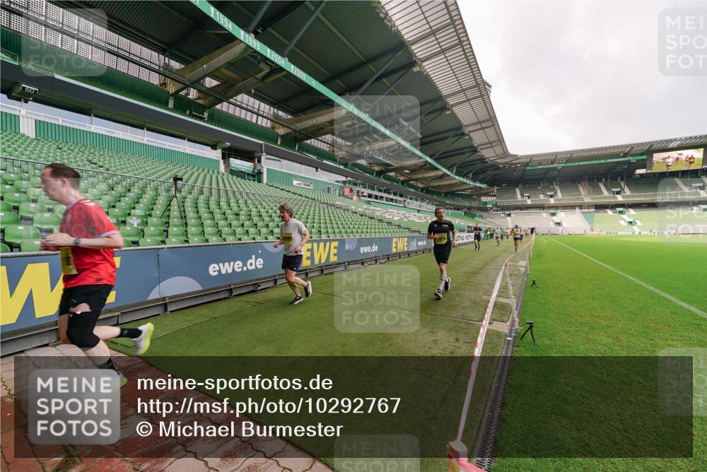 13.09.2026 - 21. swb-Marathon Bremen Michael Burmester http://msf.ph/oto/10292767 13.09.2026 10:29:32 Laufen im Stadion 10162, 10170, 10183, 10193, 10200, 10218, 10233, 10253, 10267, 10270, 10294, 10316, 10329, 10334, 10348, 10381, 10392, 10421, 10426, 10452, 10467, 10525, 10537, 10538, 10544, 10585, 10641, 10652, 10655, 10709, 10734, 10739, 10761, 10763, 10764, 10770, 10780, 10808, 10814, 10825, 10827, 10835, 10837, 10840, 10876, 10887, 10906, 10910, 10923, 10966, 10984, 10993, 11002, 11005, 11007, 11018, 11035, 11058, 11087, 11092, 11109, 11170 meine-sportfotos.de