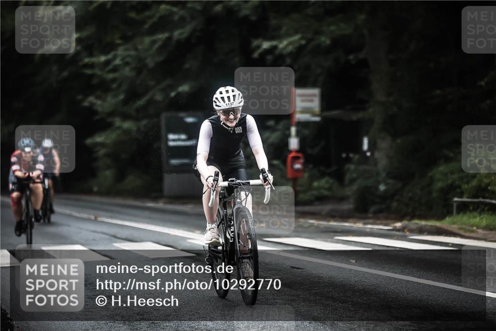 13.09.2026 - Stadtparktriathlon H.Heesch http://msf.ph/oto/10292770 13.09.2026 12:45:40 Radfahren 1137, 1138, 1194, 1254 meine-sportfotos.de